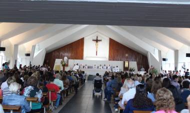 EL INTENDENTE MUNICIPAL PARTICIPÓ DE LA MISA EN ACCIÓN DE GRACIAS, POR LOS 50 AÑOS DE LA CONSAGRACIÓN DEL TEMPLO PARROQUIAL   