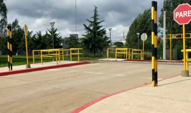 Por quinta vez derriban el Arco Delimitador en el Paso a Nivel Pacífico Giusti