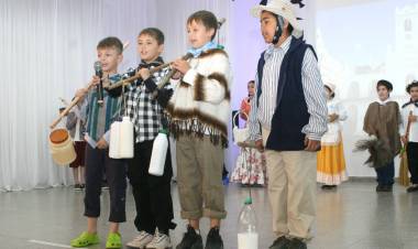 Se realizó el acto Oficial del 25 de mayo en la escuela Vélez Sarsfield