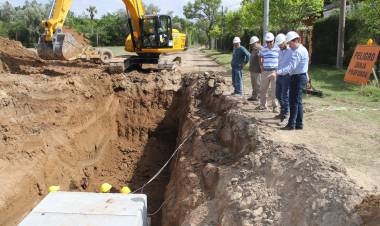 EL INTENDENTE CRAVERO INAUGURA LA PRIMERA ETAPA DE LA OBRA: MASTER DESAGÜE DE CALLE B. MITRE Y DA INICIO A LA SEGUNDA ETAPA