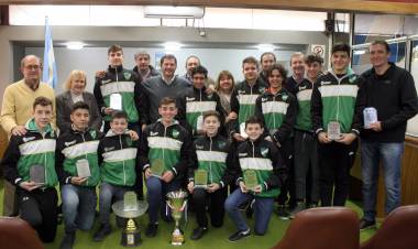 EL INTENDENTE CRAVERO RECONOCIÓ AL PLANTEL DE BÁSQUET DEL C. D. Y C. A. CAMPEONES PROVINCIALES