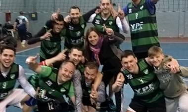 El Intendente saluda y felicita a los campeones de Vóley del C. D. y C. A.