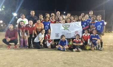 Arroyito: Amistoso de fútbol en el Polideportivo Municipal