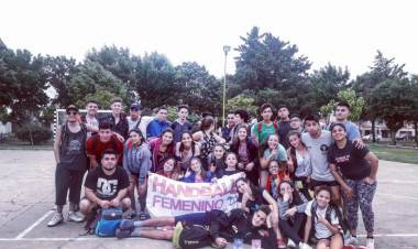 Representación de alumnos de Hándbol del Polideportivo en Santa Rosa de Río I