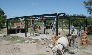 IMPORTANTES OBRAS: EL MUNICIPIO TRABAJA INTENSAMENTE EN LA ZONA DEL BALNEARIO MUNICIPAL