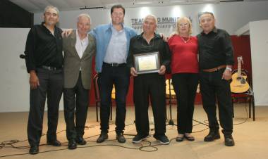 Se Reconoció a Juan Carlos Niz por su trayectoria musical