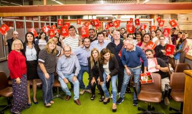 MÁS DE 40 JÓVENES HOY FIRMARON CONVENIOS CON EMPRESAS LOCALES PARA COMENZAR SUS PRÁCTICAS LABORALES