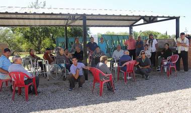 Abuelos del Hogar Juan XXIII en actividades recreativas 