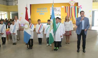 El Intendente Cravero presidió del acto de inicio de clases en la escuela María T. Navarro