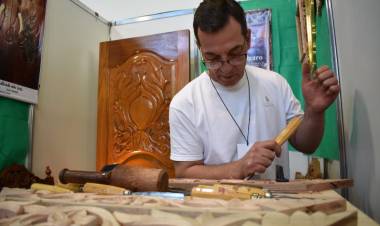 El Artesano Néstor Lázaro participó de la 37° Feria Internacional