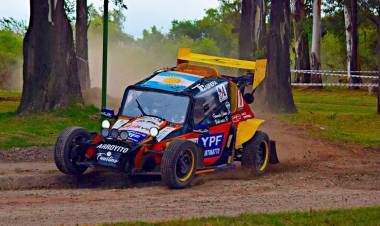 El Intendente Cravero felicita a José Feulien por su esfuerzo y ejemplo de vida