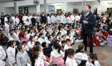 El Intendente participó del acto Oficial del 25 de Mayo en la escuela José Giménez Lagos