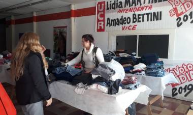 Gran convocatoria el "Ropero Comunitario" organizado por la Pre Candidata Lidia Martínez