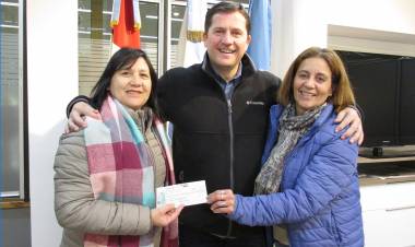 El Intendente entregó subsidio al Ctro. Vecinal Xanaes