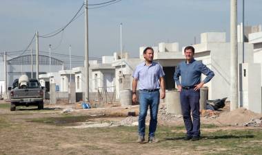 El Intendente junto al Ing. Daniel Lafarina anunciaron que a la brevedad se sorteará la vivienda 361