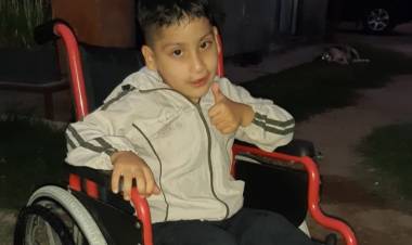 Importante acción: Una silla de ruedas para Kevin