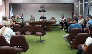 Nuevas medidas Municipales : Supermercados y comercios minoristas de alimentos hasta las 23 horas; Deliverys a puertas cerradas