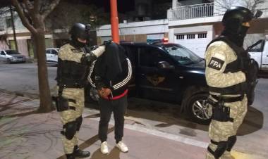 REALIZABA DELIVERY DE DROGAS EN ARROYITO Y FUE DETENIDO POR LA FPA