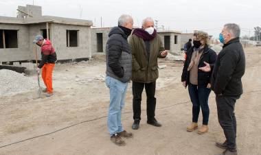 EL INTENDENTE VISITÓ LAS OBRAS DE VIVIENDAS