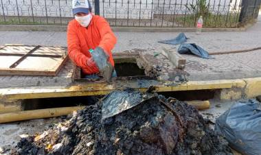 ESTAMOS LIMPIANDO LAS BOCAS DE TORMENTA DE LA CIUDAD