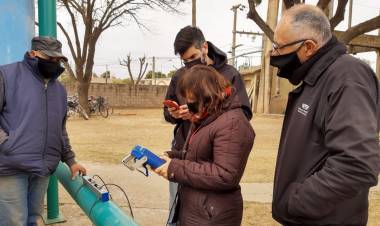 ESPECIALISTAS DE LA ADMINISTRACIÓN PROVINCIAL DE RECURSOS HÍDRICOS ANALIZAN LOS POZOS DE AGUA DE LA CIUDAD