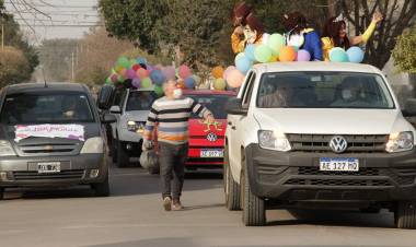 MÁS DE 8000 NIÑOS RECIBIERON GOLOSINAS CON LA RODANTE DE LA DULZURA