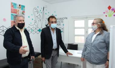 EL DR. COSTILLA ATIENDE EN LAS POSTAS DE SALUD