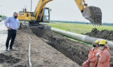 EL INTENDENTE SUPERVISÓ EL AVANCE DE LA OBRA DE CLOACAS, UN SERVICIO QUE JERARQUIZA LA CIUDAD