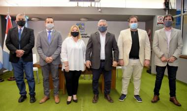 EL INTENDENTE GUSTAVO BENEDETTI MUEVE LAS PIEZAS DEL EJECUTIVO PARA DAR RESPUESTA A LAS DEMANDAS DE LA CIUDAD