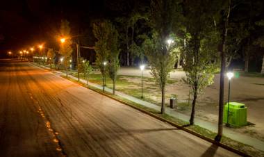 MUNICIPIO Y CESPAL LLEVAN ADELANTE GRANDES OBRAS PARA NUESTRA CIUDAD: ILUMINACIÓN AV. PERÓN