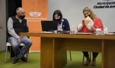 SE PROCEDIÓ A LA APERTURA DE SOBRES LUEGO DEL CONCURSO DE PRECIOS PARA LA ADQUISICIÓN DE UN TRACTOR