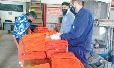 EL MUNICIPIO HIZO ENTREGA DE UNIFORMES AL PERSONAL DE SERVICIOS PÚBLICOS