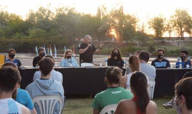 LA SELECCIÓN NACIONAL DE BEACH HANDBALL YA SE ENCUENTRA EN PLENO ENTRENAMIENTO EN NUESTRA CIUDAD
