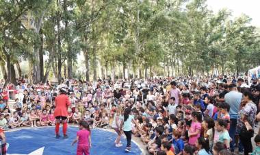 ARROYITO CELEBRÓ LAS INFANCIAS EN SU PRIMER FESTIVAL LLENO DE ARTISTAS Y NIÑOS