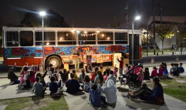 LA BIBLIOTECA RODANTE «TODO CABE EN UN JARRITO» PASO POR NUESTRA CIUDAD