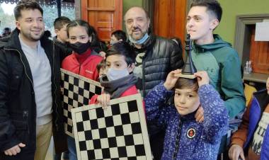 ARROYITO OBTUVO EL PRIMER PUESTO EN EL TORNEO DE AJEDREZ «MENTES BRILLANTES»