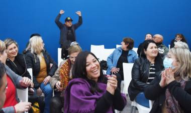 EL INTENDENTE BENEDETTI ENTREGÓ LA ESCRITURA GRATUITA Nº 60 Y SE SORTEARON 16 NUEVAS VIVIENDAS MUNICIPALES