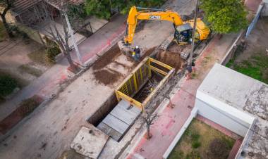 LA MEGA OBRA DE DESAGÜES POR CALLE MITRE RECORRE ÚLTIMOS METROS PARA SU FINALIZACIÓN