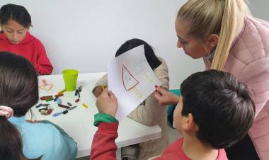 EL CONSEJO DE NIÑAS Y NIÑOS SE REUNIÓ CON LA DIRECTORA DE TRÁNSITO
