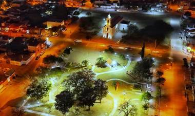 NUEVAS LUMINARIAS EN LA PLAZA JOSÉ IGNACIO URQUÍA