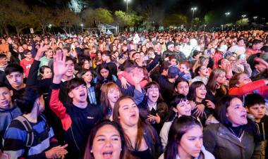 “EL FESTIVAL DE LA PRIMAVERA LLEGÓ PARA QUEDARSE Y LO RECUPERAMOS TODOS JUNTOS” EXPRESÓ BENEDETTI