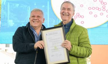 EL INTENDENTE JUNTO AL GOBERNADOR INAUGURARON EL PRIMER POLIDEPORTIVO TECHADO EN EL SECTOR SUR