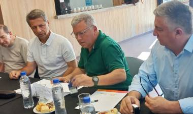 EL INTENDENTE GUSTAVO PRESENTE EN LA REUNIÓN MENSUAL DE LA COMUNIDAD REGIONAL