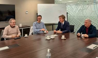 EN BUSCA DE FINANCIAMIENTO PARA LA OBRA DE GAS Y CLOACAS EL INTENDENTE BENEDETTI Y EL PRESIDENTE DE CESPAL SE REÚNEN CON AUTORIDADES DE BANCOR