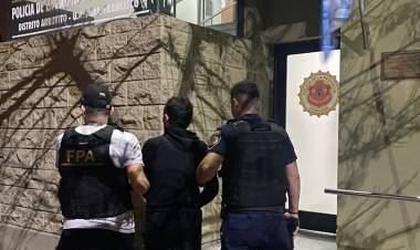 ARROYITO: INTENTÓ ESCAPAR DE LA TERMINAL DE ÓMNIBUS AL VER A LA FPA Y FUE ARRESTADO CON MÁS DE 400 DOSIS DE COCAÍNA