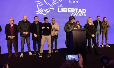 Tras perder por 13 puntos, Milei promete redoblar su rumbo de gobierno