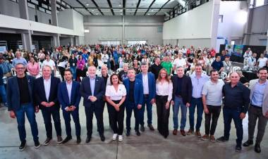 Arroyito presente en el 1° Encuentro de Centros Vecinales de la Región Centro