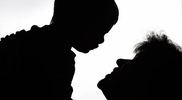 Dan detalles del fallo de la madre que debe pagarle a su ex por no dejarle ver a su hija