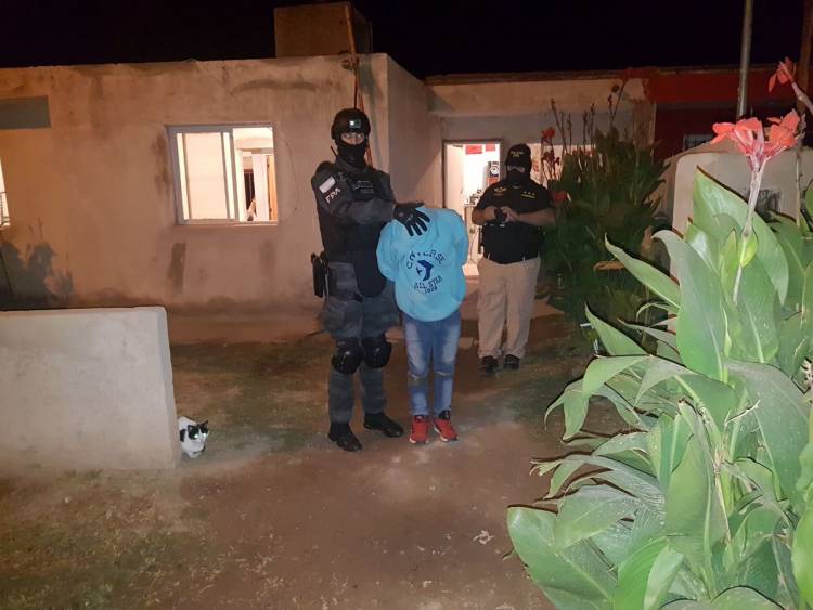 CAE DELIVERY DE DROGAS CON ANTECEDENTES PENALES EN CRUZ DEL EJE