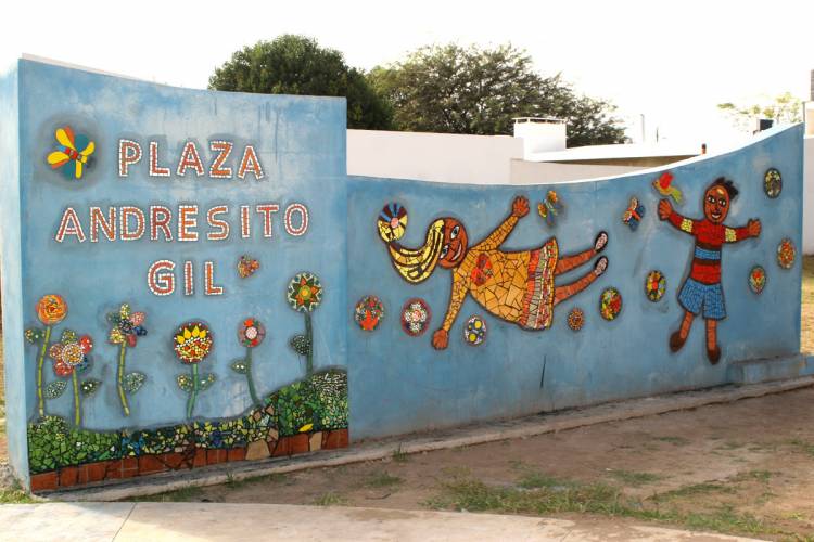 Avanzan con fuerza las obras de “Puesta en Valor” de la Plazas Enrique Brizio y Andresito Gil